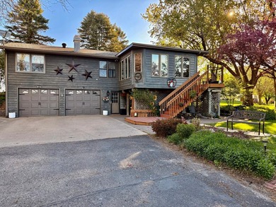 LAKE LIFE ON AN ACREAGE - the best of both worlds! This stunning - photo 1
