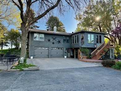 LAKE LIFE ON AN ACREAGE - the best of both worlds! This stunning - photo 2