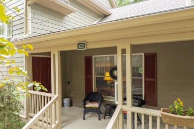 Exceptional Saddle Ridge townhome in the heart of Reynolds Lake