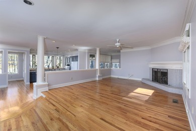 Exceptional Saddle Ridge townhome in the heart of Reynolds Lake