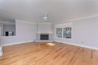 Exceptional Saddle Ridge townhome in the heart of Reynolds Lake