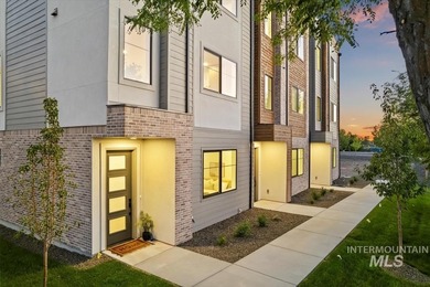 (private lake, pond, creek) Townhome/Townhouse For Sale in Boise Idaho