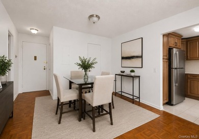 Welcome to this bright and sun-filled one-bedroom spacious condo - photo 41