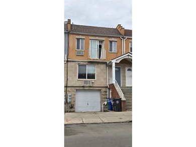 This beautiful, legal 2 Dwelling- property, 24 yrs old, 18.75 x - photo 1