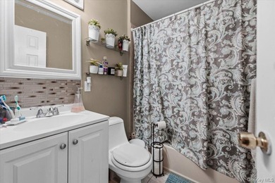 This beautiful, legal 2 Dwelling- property, 24 yrs old, 18.75 x - photo 3