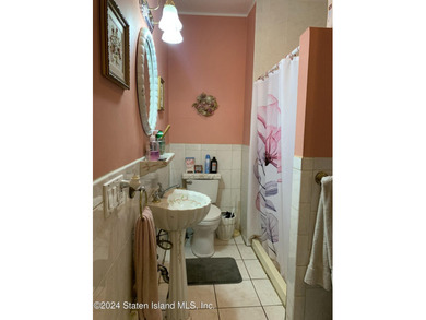Looking for a detached home a stone's throws from the Verrazzano - photo 17