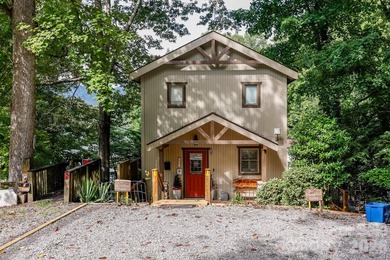 LAKE LURE LAKEFRONT HOME WITH BEAUTIFUL MOUNTAIN VIEWS! This 3 - photo 9