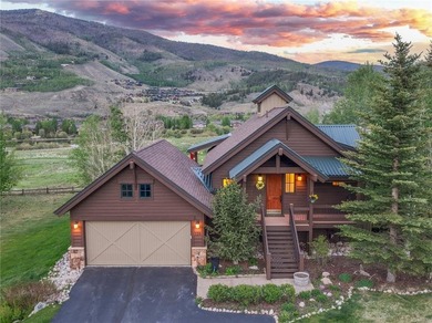 Excellent condition Fox Valley residence at The Raven, featuring - photo 2