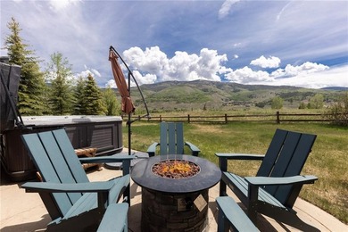 Excellent condition Fox Valley residence at The Raven, featuring - photo 3