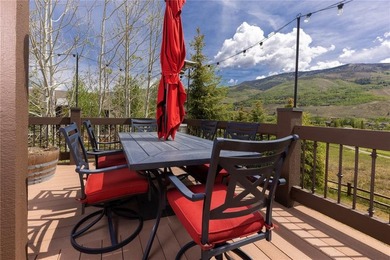 Excellent condition Fox Valley residence at The Raven, featuring - photo 4