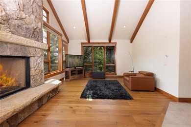Excellent condition Fox Valley residence at The Raven, featuring - photo 6