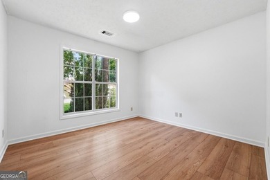 Beautifully Updated 4 bedroom, 3 Bath home with 2190 sq.ft. in a - photo 11