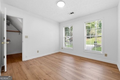 Beautifully Updated 4 bedroom, 3 Bath home with 2190 sq.ft. in a - photo 12