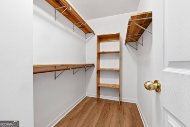 Beautifully Updated 4 bedroom, 3 Bath home with 2190 sq.ft. in a - photo 13