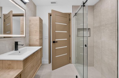 Welcome to this beautifully and completely remodeled - photo 31