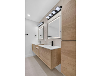 Welcome to this beautifully and completely remodeled - photo 33