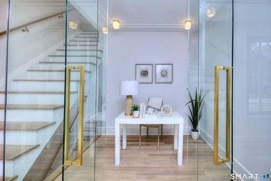 Located on a quiet cul de sac only one mile from Metro North - photo 1