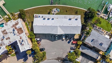 Located in the desirable Isle of Capri community, in popular - photo 2