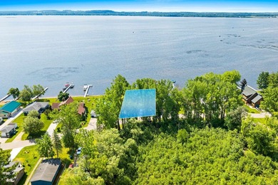 Spectacular waterfront property with approximately 100ft of - photo 12