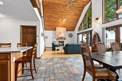 Spectacular waterfront property with approximately 100ft of - photo 18