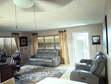 **FIRST FLOOR** UPDATED and SPACIOUS 1 BEDROOM 1 & a 1/2 baths - photo 3