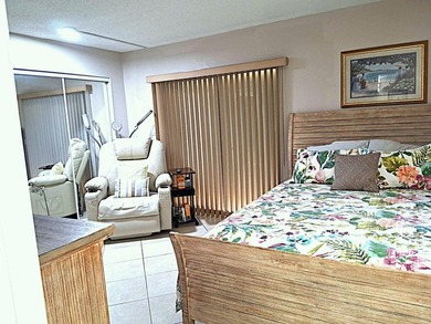 **FIRST FLOOR** UPDATED and SPACIOUS 1 BEDROOM 1 & a 1/2 baths - photo 10