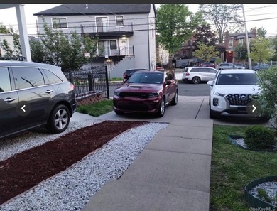 Newer construction. Only 20 years old with modern appliances and - photo 3