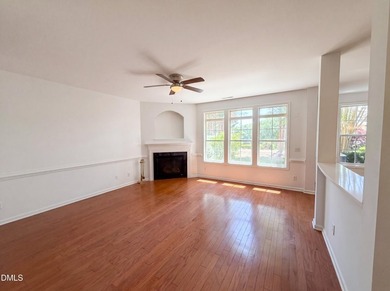 Enjoy low-maintenance living in the desirable Calloway Green - photo 3