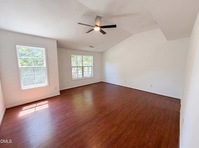 Enjoy low-maintenance living in the desirable Calloway Green - photo 4