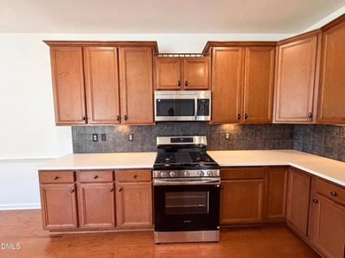 Enjoy low-maintenance living in the desirable Calloway Green - photo 9
