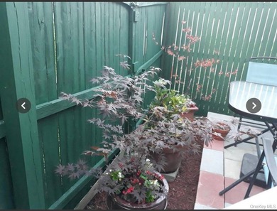 Newer construction. Only 20 years old with modern appliances and - photo 10