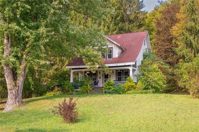 Dunraven - a beautifully preserved c.1923 American Craftsman - - photo 1
