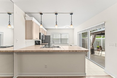 Welcome to a charming quiet townhouse in West Palm Beach - photo 11