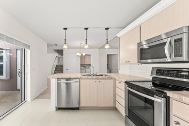 Welcome to a charming quiet townhouse in West Palm Beach - photo 16
