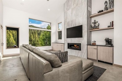 Perfectly positioned at Keystone's River Run Village, this - photo 2