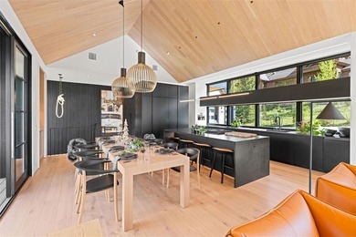 UNDER CONTRACT BUT ACCEPTING BACK UP OFFERS. This - photo 8