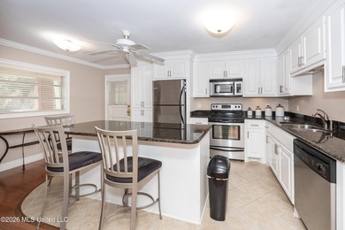 Welcome to 1907 9th Street in Pascagoula, where classic - photo 11