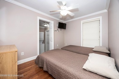 Welcome to 1907 9th Street in Pascagoula, where classic - photo 29