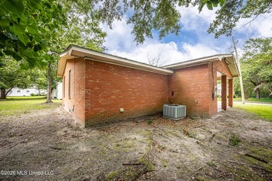 Welcome to 1907 9th Street in Pascagoula, where classic - photo 36