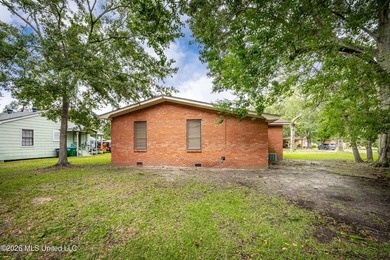 Welcome to 1907 9th Street in Pascagoula, where classic - photo 37