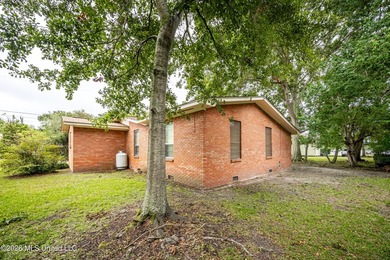 Welcome to 1907 9th Street in Pascagoula, where classic - photo 38