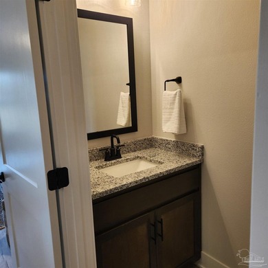 MOVE IN READY! LAST HOME AVAILABLE! Located within 20 mins to - photo 3