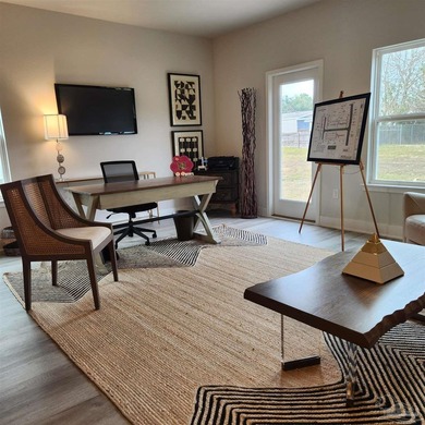 MOVE IN READY! LAST HOME AVAILABLE! Located within 20 mins to - photo 8