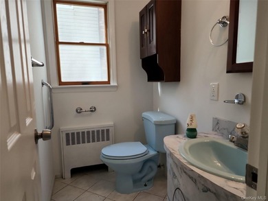 Spacious Colonial with 7 rooms 4 beds and 1.5 baths located in - photo 12