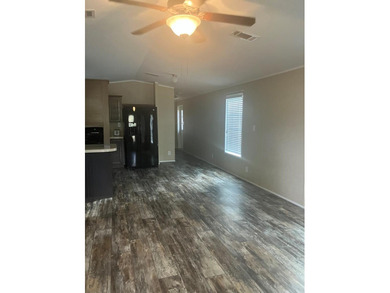Extremely clean 2017 Oak Manor MH, approx. 15.5x64 with all - photo 23