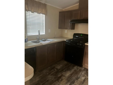 Extremely clean 2017 Oak Manor MH, approx. 15.5x64 with all - photo 27