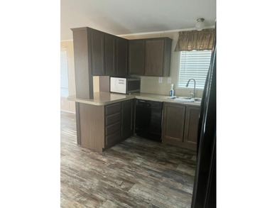 Extremely clean 2017 Oak Manor MH, approx. 15.5x64 with all - photo 28