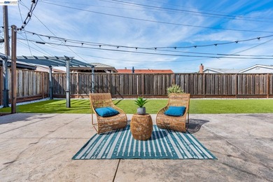 Experience the unparalleled blend of prime location, vibrant - photo 30