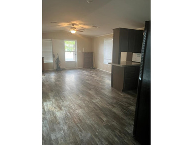 Extremely clean 2017 Oak Manor MH, approx. 15.5x64 with all - photo 30