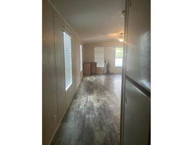 Extremely clean 2017 Oak Manor MH, approx. 15.5x64 with all - photo 31